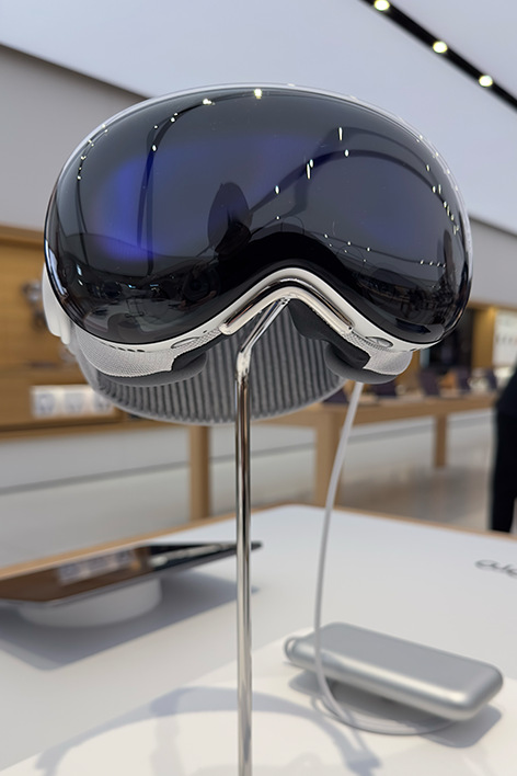 Cross-functional innovation workshop led by Justin Bartak focusing on design-first culture building and collaborative team excellence